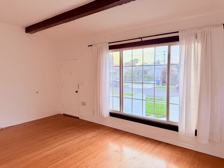 Building Photo - 6000 4th Ave