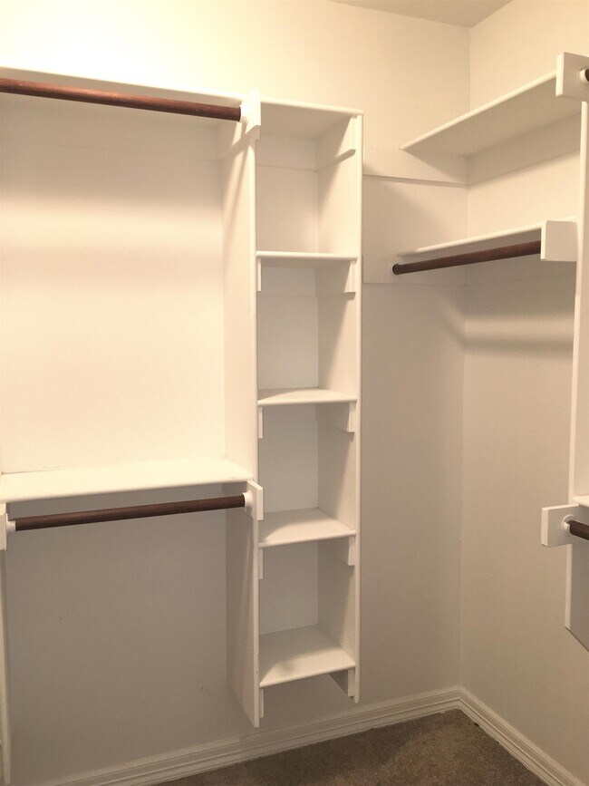 Building Photo - 6670 Cutter Ct