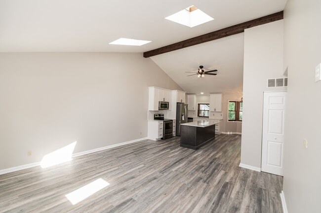 Building Photo - 3 bed 2 bath Home in Lakes of the Four Sea...