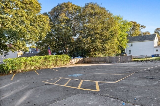 Building Photo - 62 Chestnut St