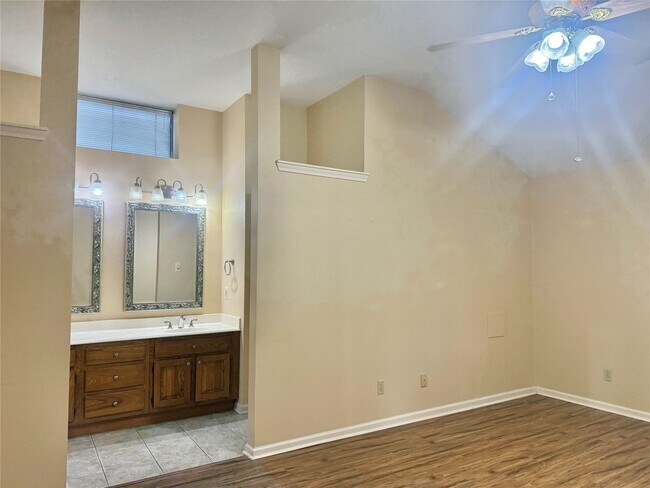 Building Photo - 2934 Field Line Dr