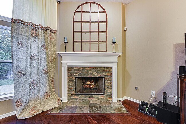 Building Photo - 6 N Queenscliff Cir