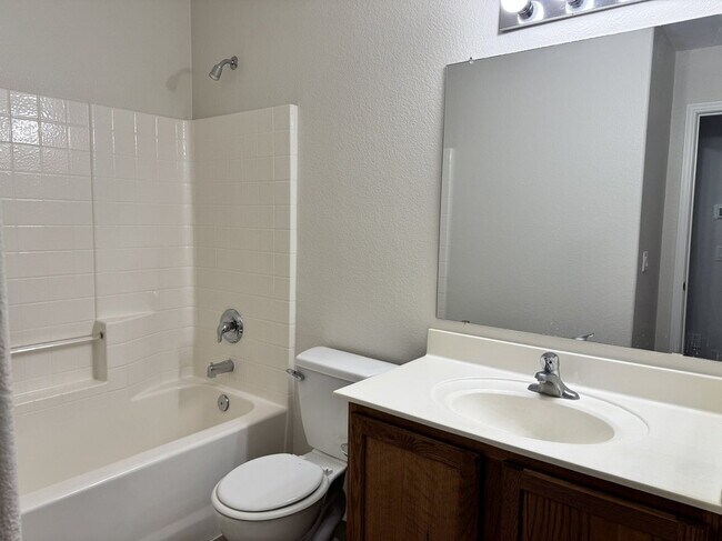 Building Photo - 46067 W Sheridan Rd