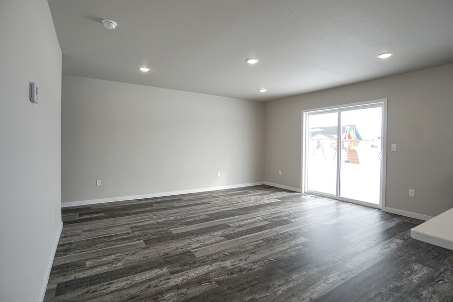 Building Photo - 8068 Goldfinch Dr