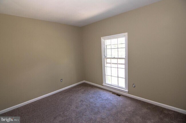 Building Photo - 5404 Helm Ct