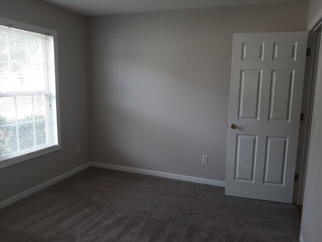 Building Photo - Charming Home in Northeast Columbia - Less...