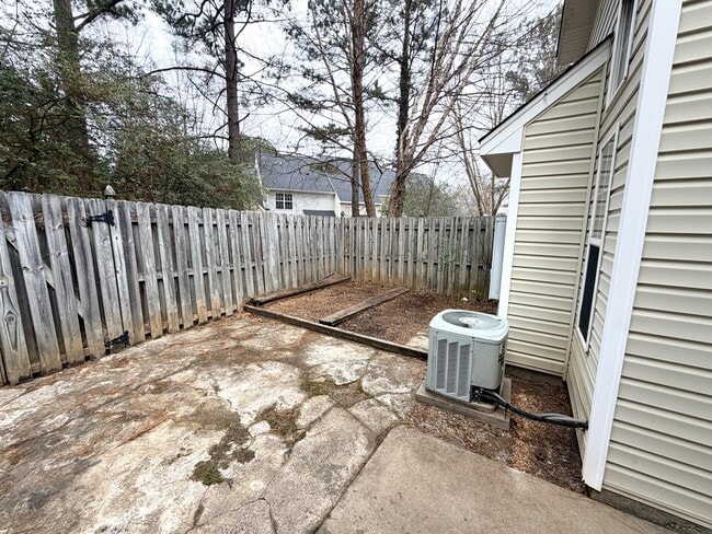 Building Photo - 5106 Bartholomew's Ln