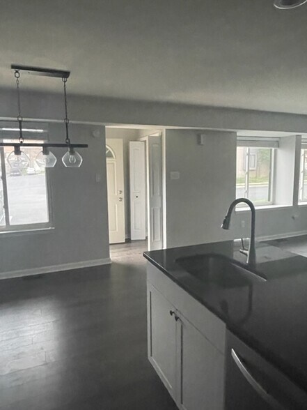 Building Photo - 22 Fitzwatertown Rd