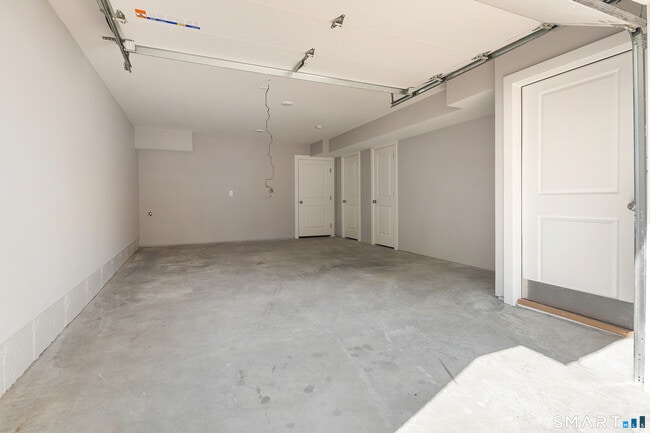 Building Photo - 91 Taft Pointe