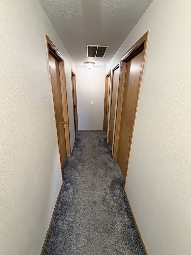 Building Photo - Spacious Keizer Home with Large Fenced Backyard