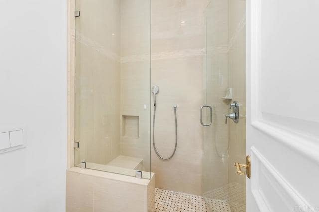 Building Photo - 5971 La Jolla Mesa Dr