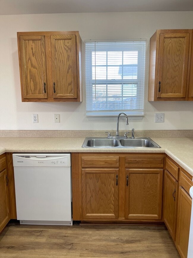 Building Photo - 16830 Huntington Ln