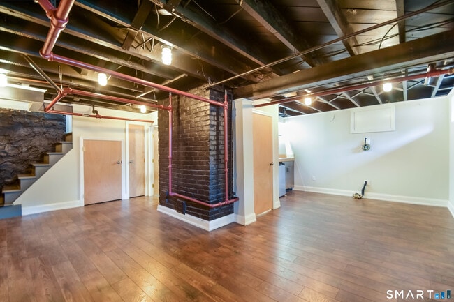 Building Photo - 234 N Pine Creek Rd