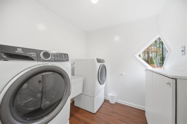 Building Photo - 530 Matterhorn Way