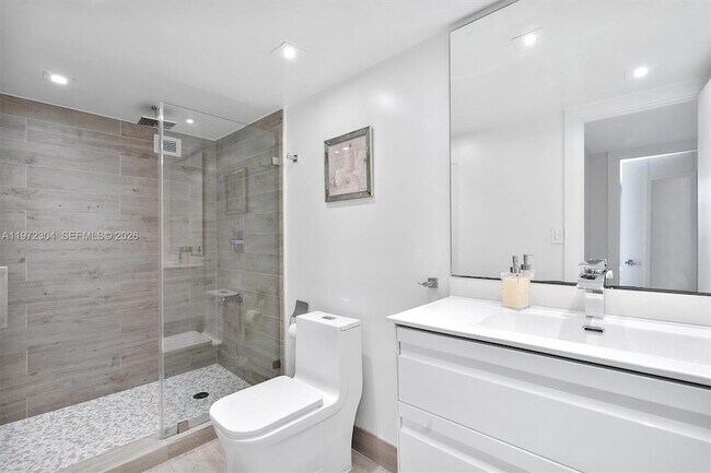 Building Photo - 600 Parkview Dr