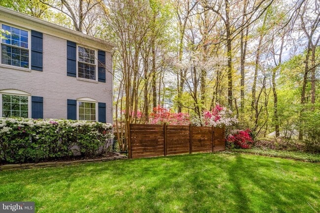 Building Photo - 2235 Abbotsford Dr