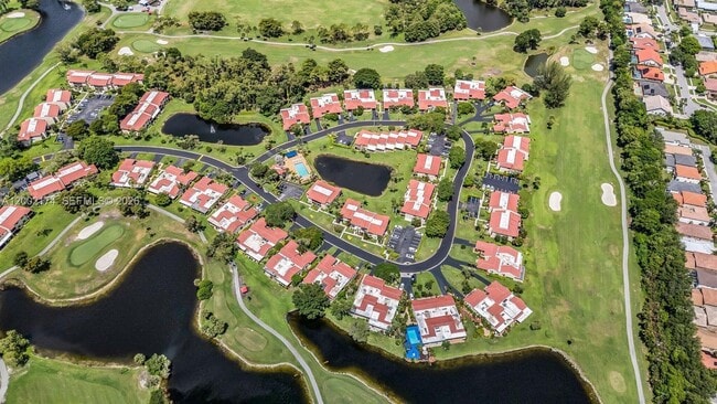 Building Photo - 8535 Casa Del Lago