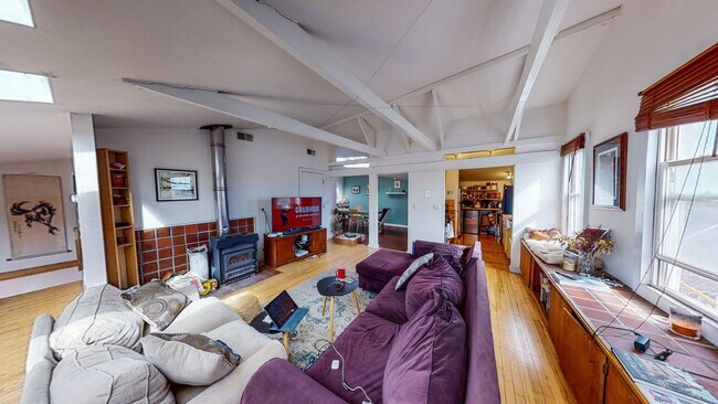 Building Photo - East Rock 3BR/2BA Penthouse | Private Sky Terrace | Vaulted Ceilings | Walk to Yale SOM