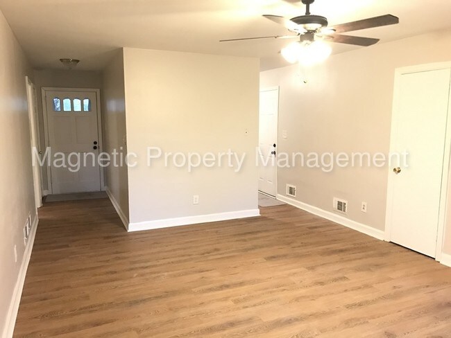 Building Photo - Great Brick Home with a Private Back Deck!