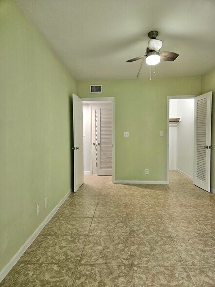 Building Photo - 1950 Lake Osborne Dr