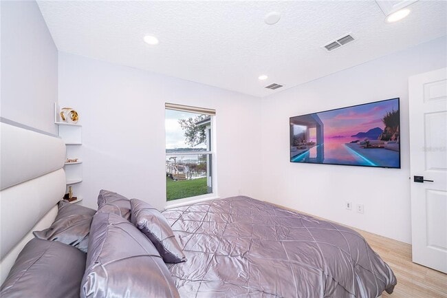 Building Photo - 1649 Lake Villa Dr