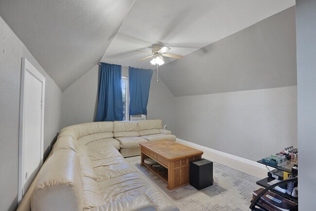 Building Photo - 60 Canyon Creek Dr
