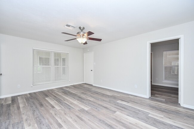 Building Photo - 16117 De Lozier St