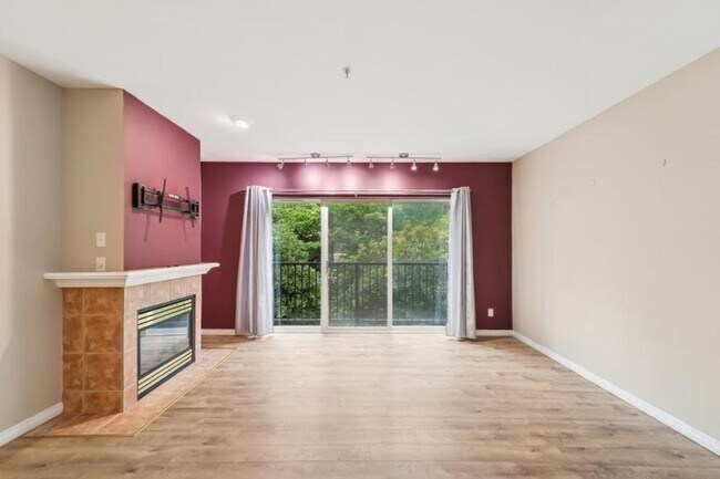 Building Photo - 2 bedroom in Kirkland WA 98034
