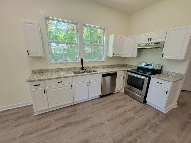 Building Photo - 306 E Florida St