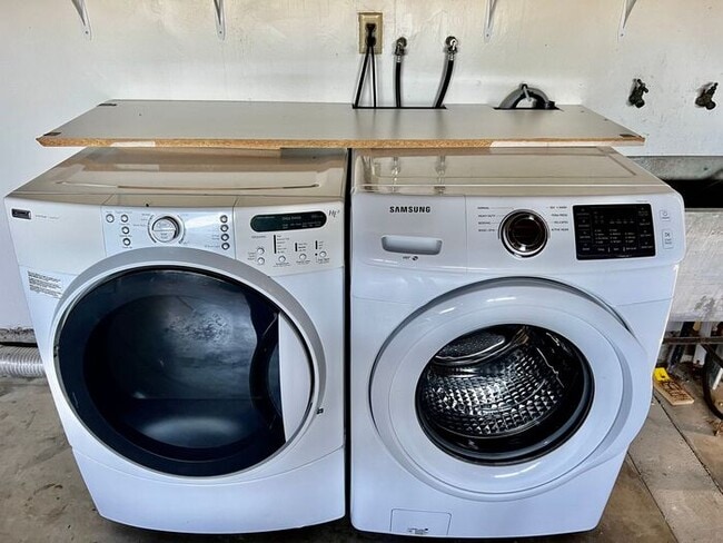 Building Photo - North Clairemont Gem | Fully Remodeled with Indoor-Outdoor Living & Designer Finishes