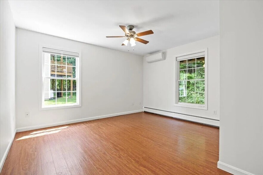 Building Photo - 14 Woodside Dr