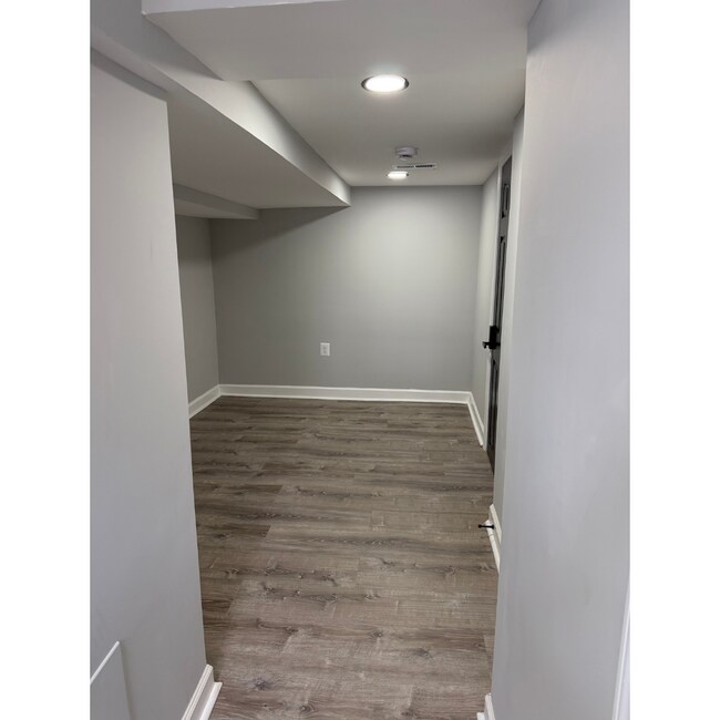 Building Photo - 803 Cator Ave