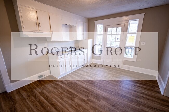 Building Photo - #391*** - 816-818 Nicholas St Duplex