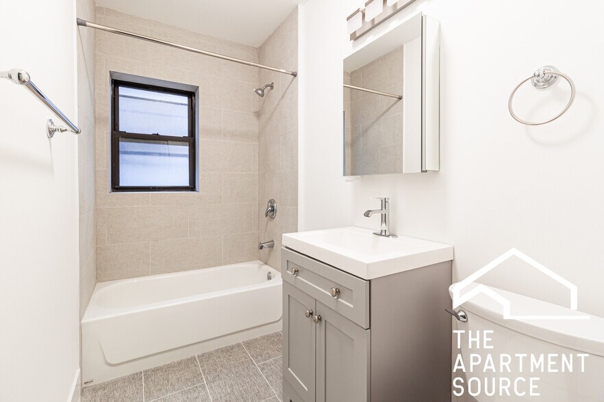 Building Photo - 516 W Cornelia Ave