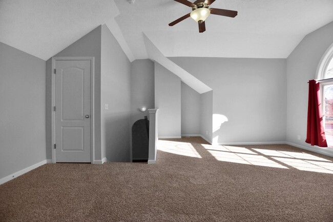 Building Photo - Pet Friendly Three Bedroom with Bonus!