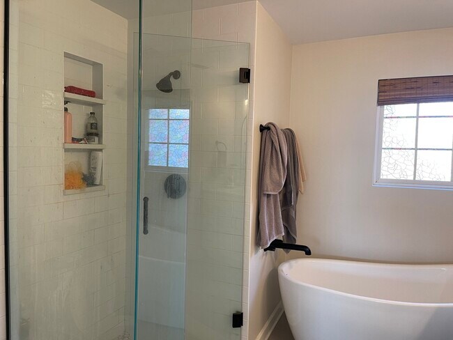 Building Photo - 3252 Cool Springs Ct