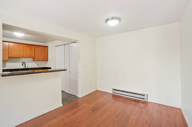 Building Photo - 9494 Redmond - Woodinville Rd NE