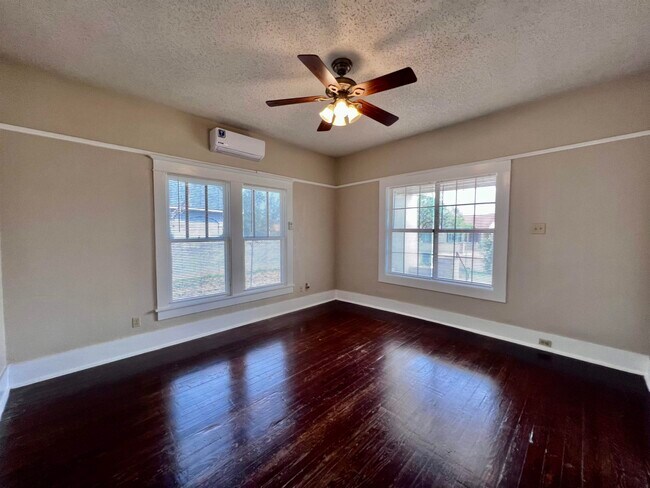 Building Photo - 2016 Rosario St