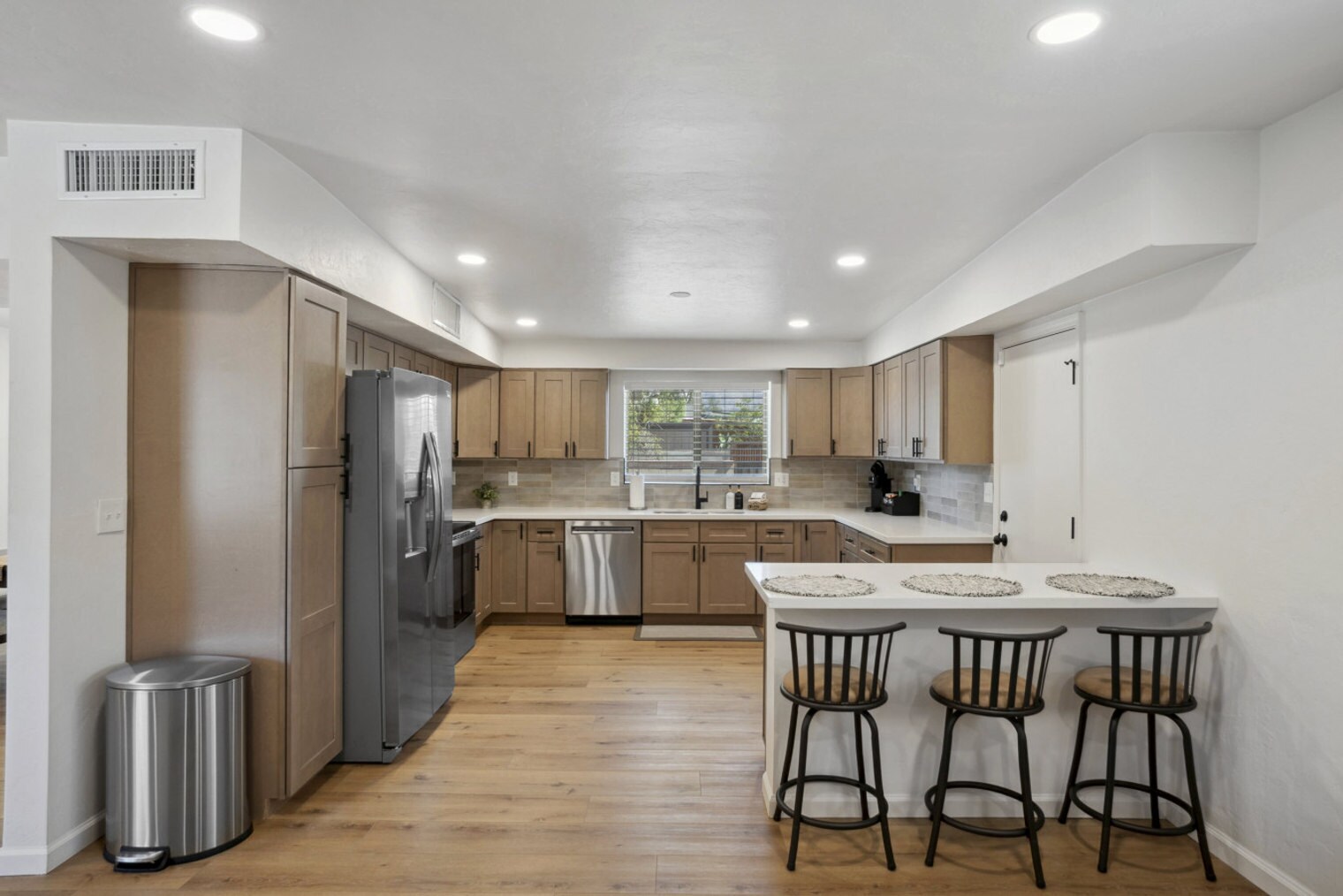 Building Photo - 4909 E Bermuda St