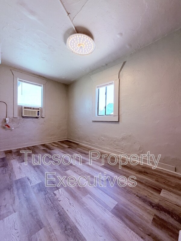 Building Photo - 234 E 32nd St