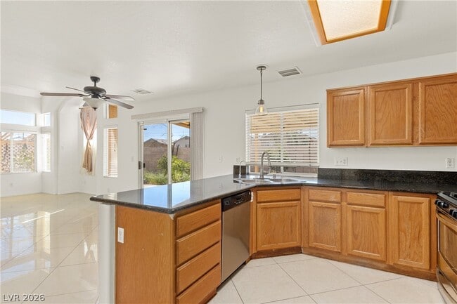 Building Photo - 7873 Laurelton Pl