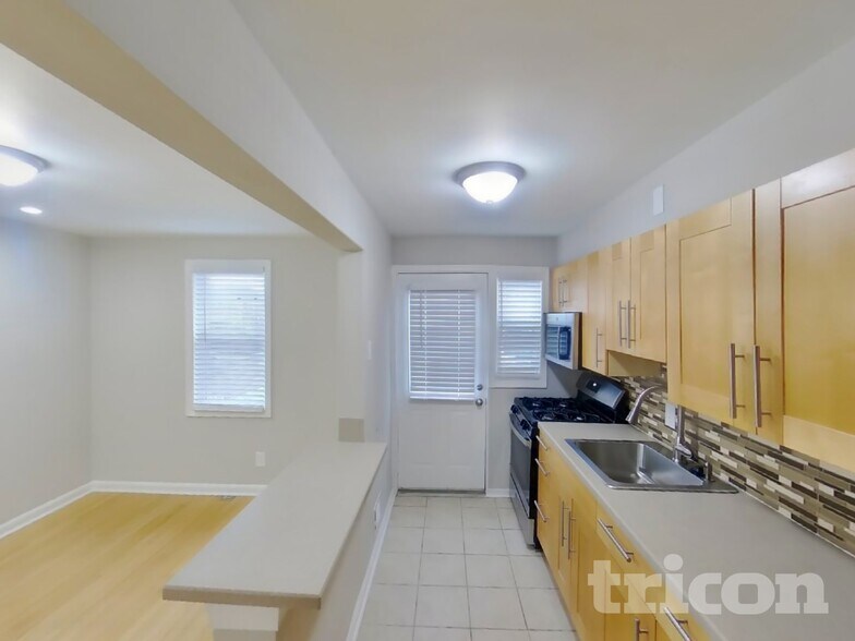 Building Photo - 7908 St Monica Dr