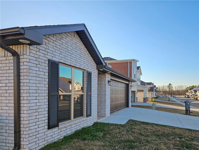 Building Photo - 2091 Bluebonnet Ln