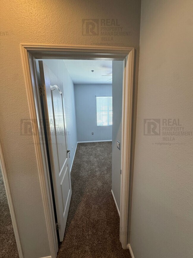 Building Photo - Resort-Style Living Awaits in This Spacious Canyon Hills 3-Bedroom Condo