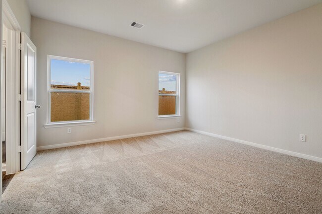 Building Photo - 15846 Berry Hl Dr