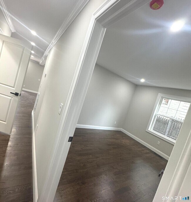 Building Photo - 279 Harriet St