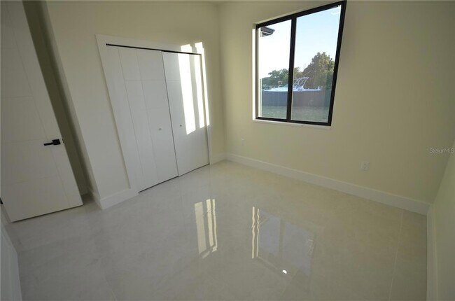 Building Photo - 2416 Diplomat Pkwy W