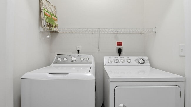 Building Photo - RENOVATED 1 BEDROOM 1 BATH CONDO IN THE COLONNADE IN KENTLANDS