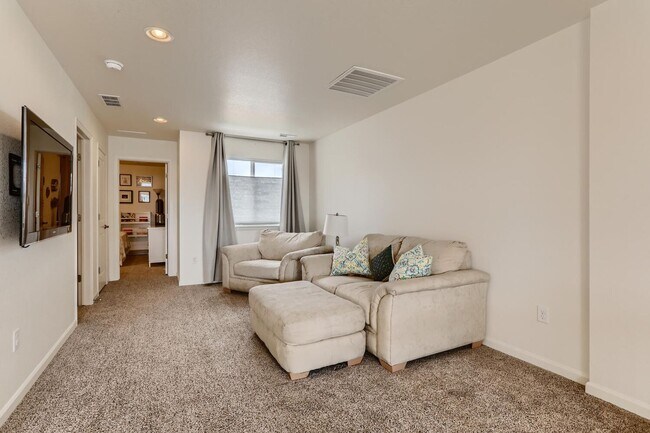 Building Photo - Stunning Newer-Built Home in Desirable Pal...
