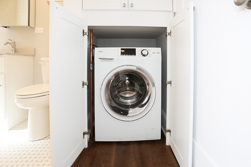Building Photo - 817 W Lakeside Pl